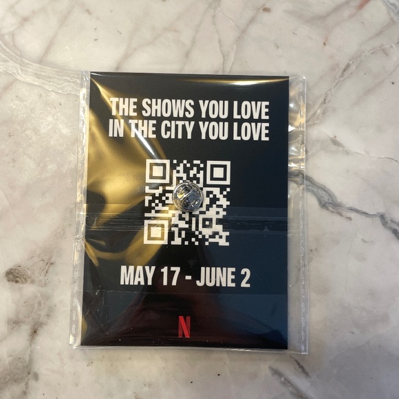 Netflix "Nobody Wants This" Hot Rabbi Heart Pin - Picture 2 of 2